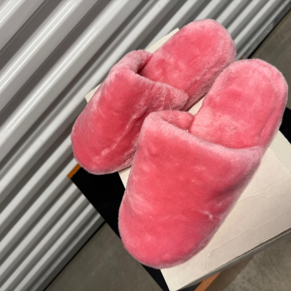Cozy Pink Women's Slippers